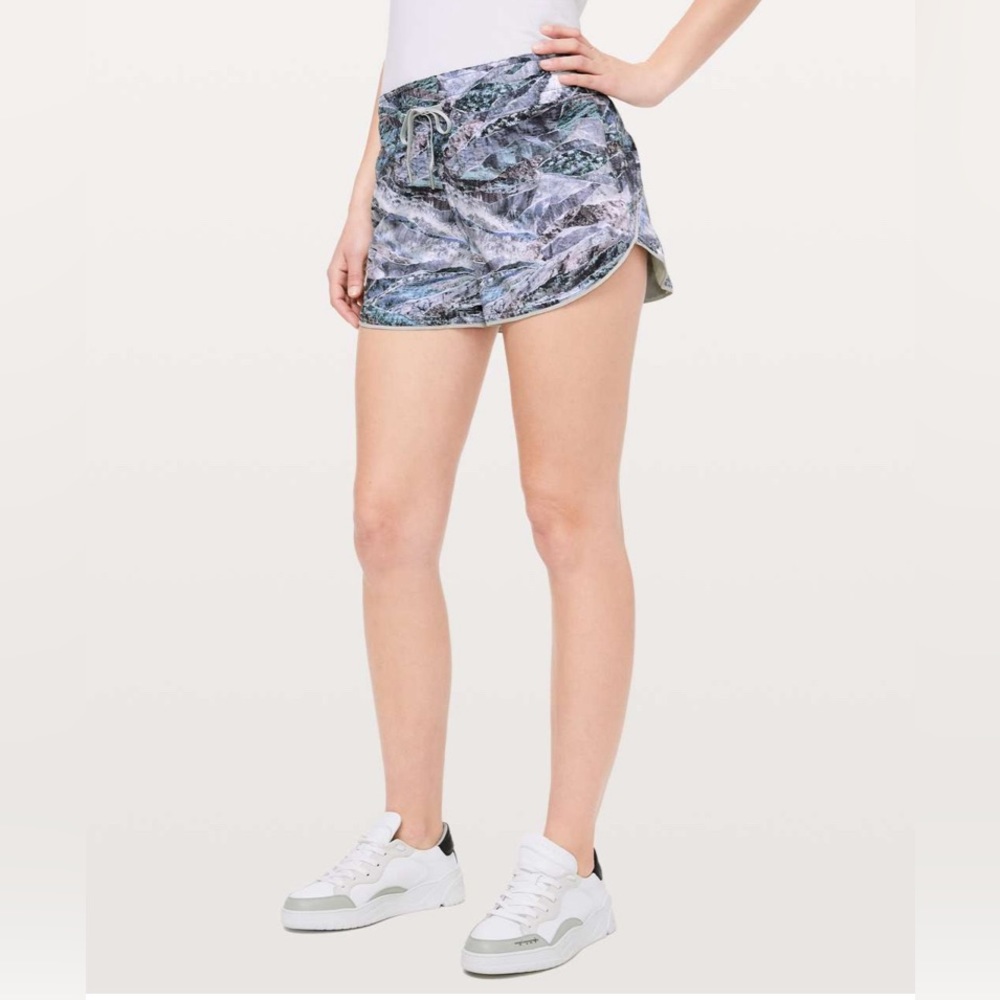 Lululemon Choose A Side Short *3"
Springscape Multi / French Clay Size 4